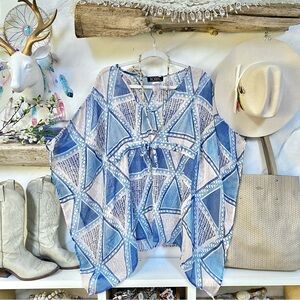 Beautiful boho poncho blouse/summer cover up  w resort vacay beach vibe